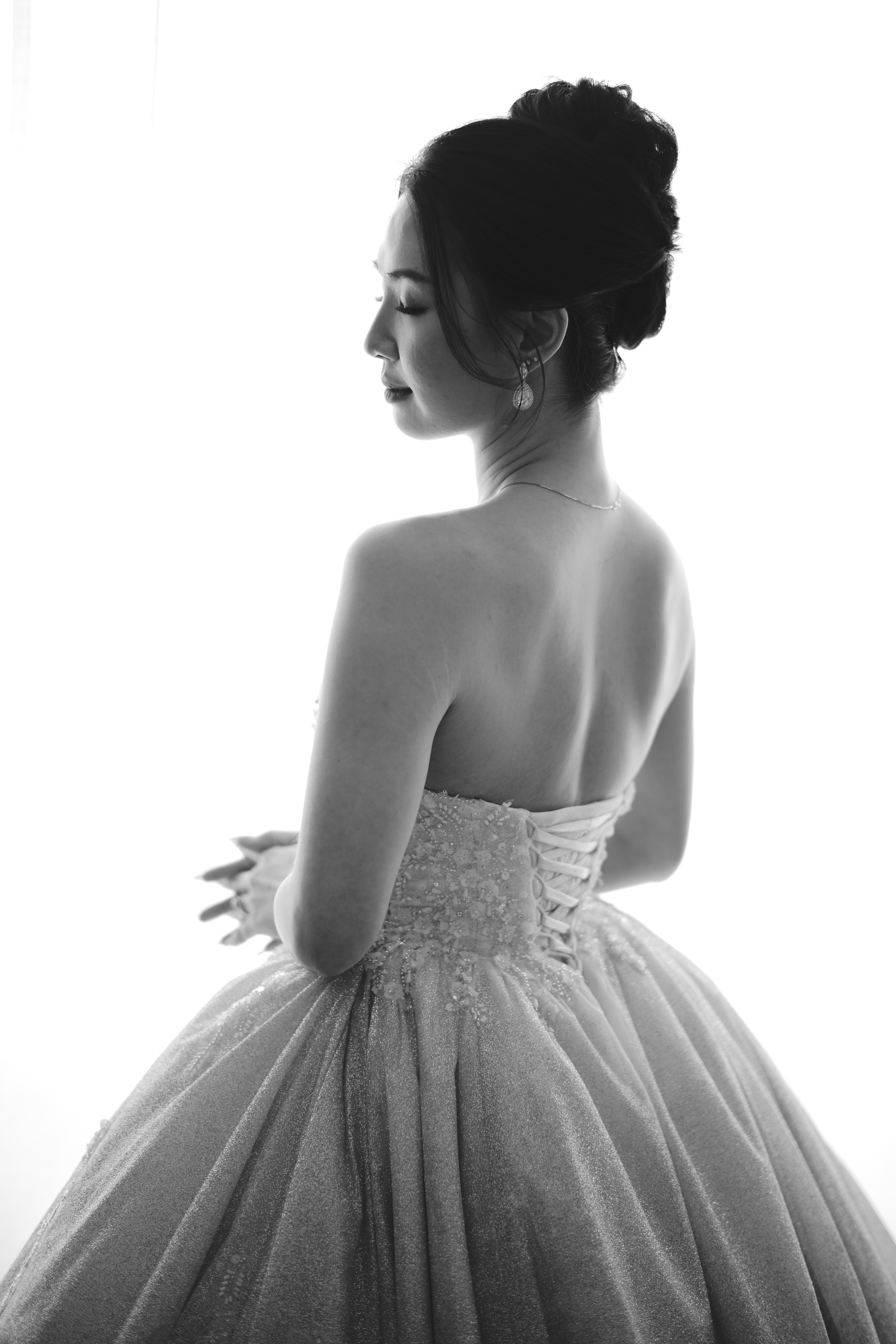 Prewedding portrait with dewy skin and soft waves